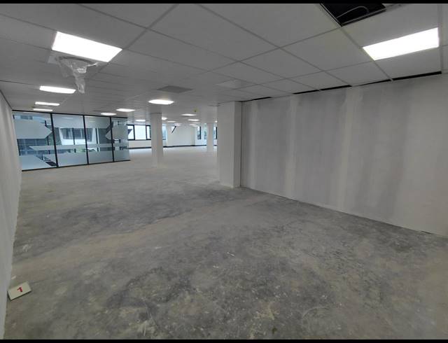 347M² OFFICE TO LET IN VORNA VALLEY